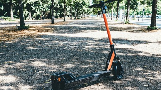 stand alone with e-scooter